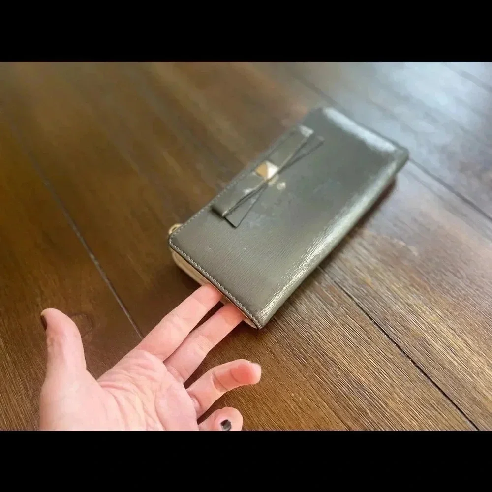 Kate Spade bow wallet